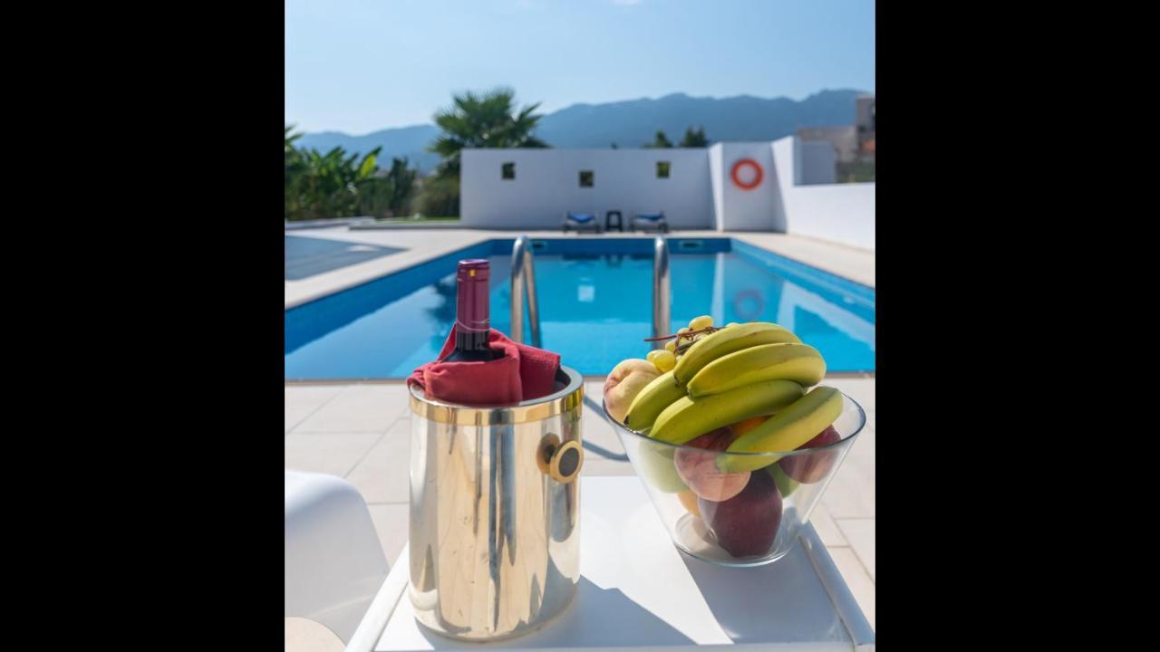 Xenos Villa 6 With A Private Pool Near The Sea Tigkaki  Exterior photo
